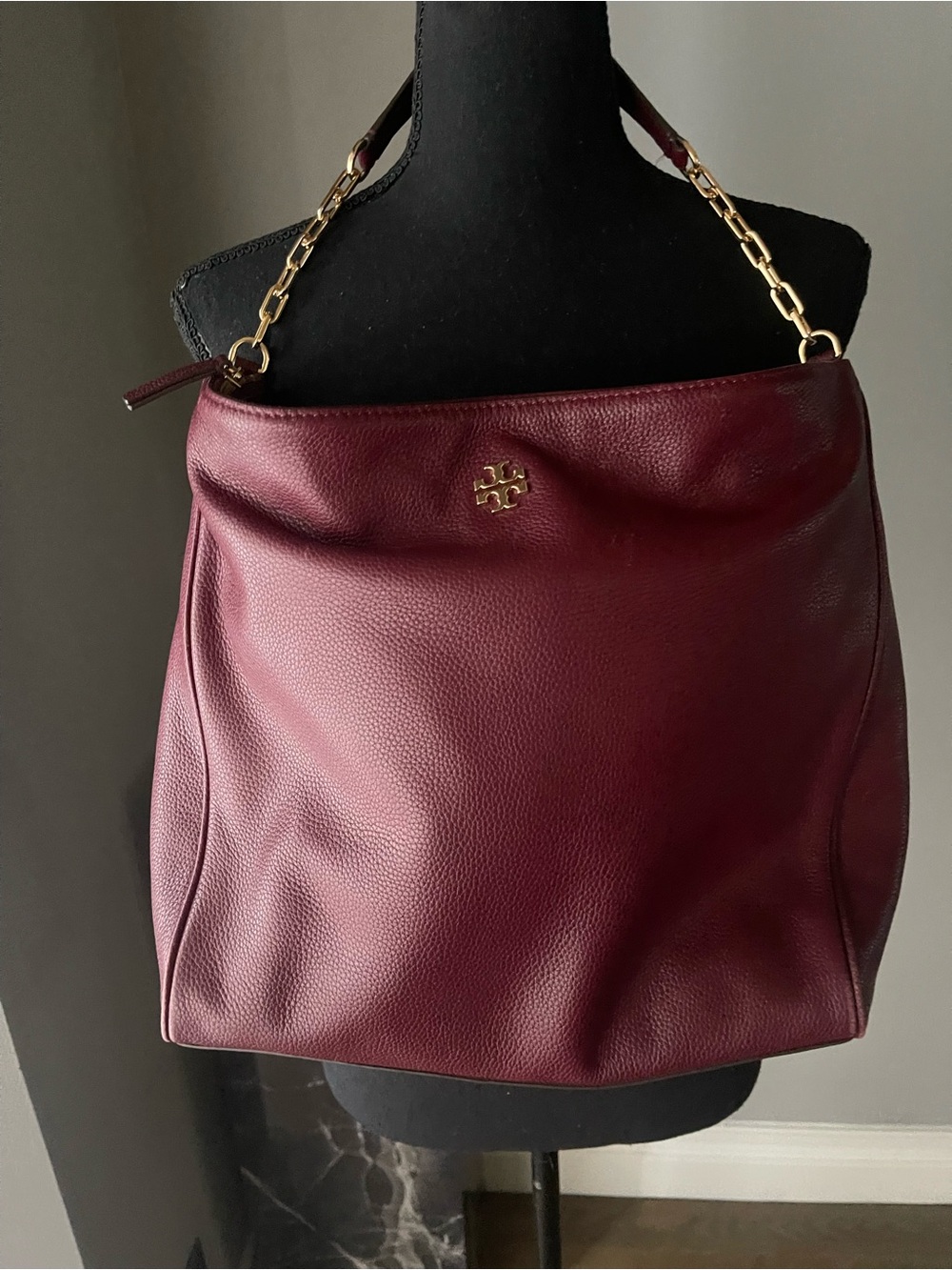 Tory Burch Burgundy Leather Shoulder Bag with Gold Hardware Burgundy color
